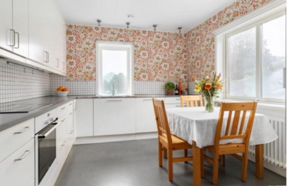 Cheerful Three Room Villa At Stroemstad City Center 외부 사진