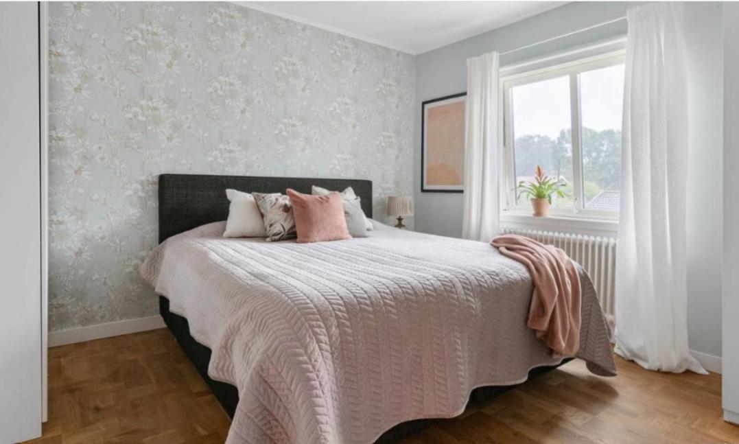 Cheerful Three Room Villa At Stroemstad City Center 외부 사진
